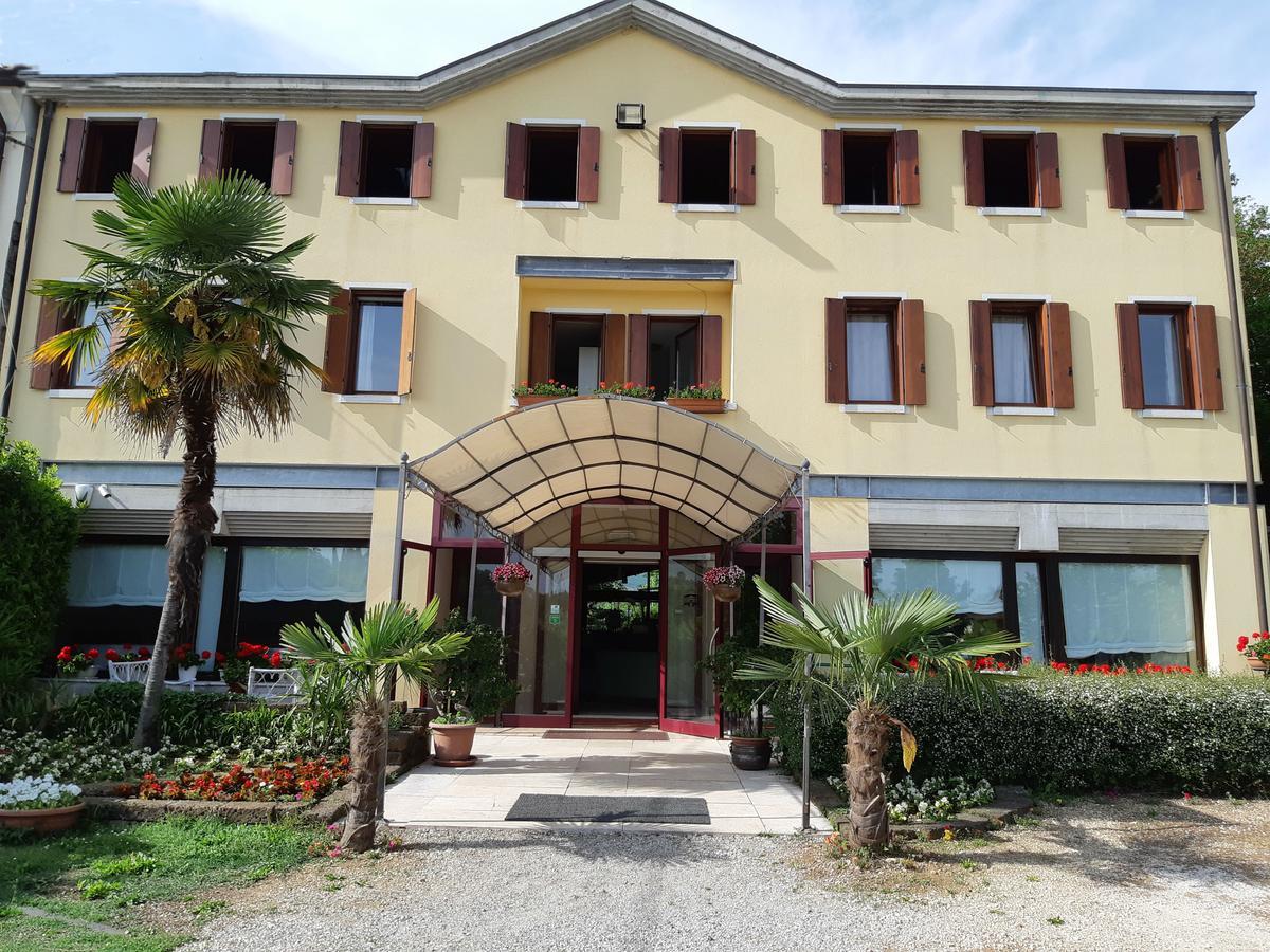 La Staffa Hotel Liedolo Buitenkant foto